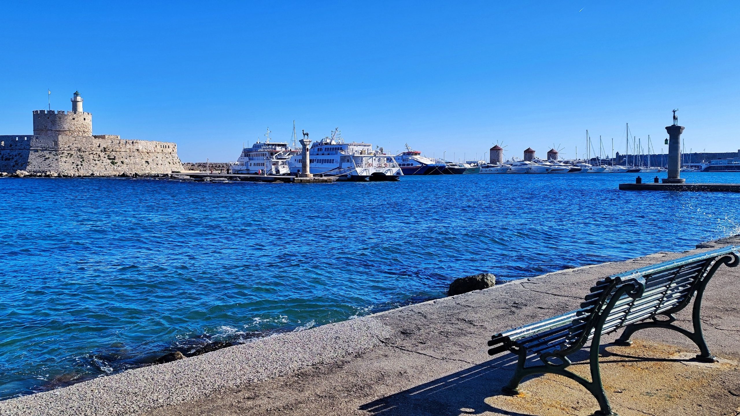 Mandraki bench Arianna Magnani